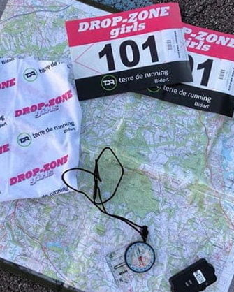 DROPZONE-GIRLS-BOUSSOLE-CARTE-ET-ROAD-BOOK